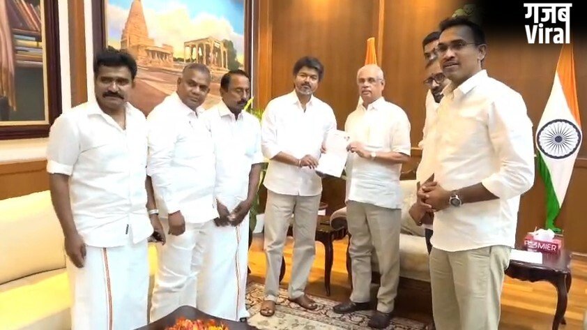 Tamilnadu Breaking: राज्यपाल से मिले TVK प्रमुख विजय, पेश किया कांग्रेस और छोटे दलों के साथ सरकार बनाने का दावा
