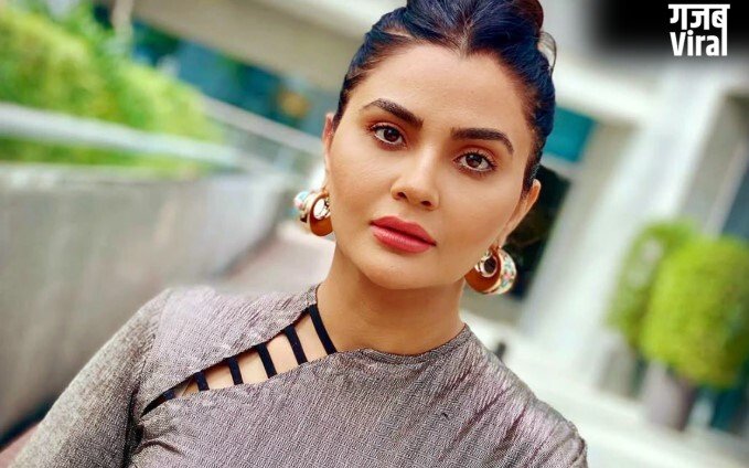 आधी रात कमरे में घुसा डायरेक्टर, एक्ट्रेस को दी धमकी, बोलाः बच्ची नहीं हो, करना पडेगा​