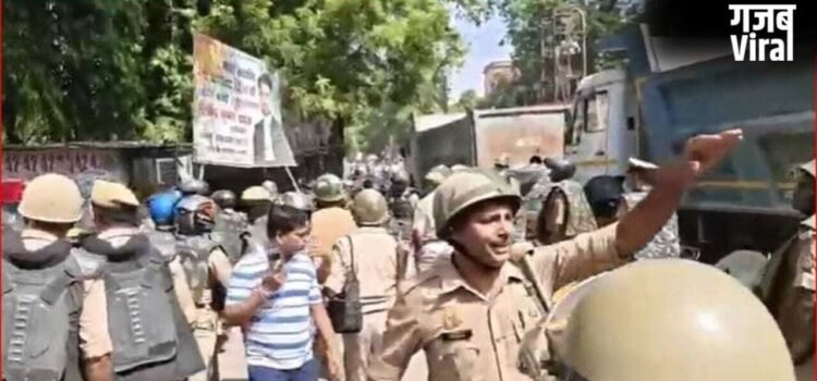 लखनऊ सिविल कोर्ट में भारी बवाल: वकीलों के 240 अवैध चैंबरों पर चला बुलडोजर, छावनी में बदला इलाका​