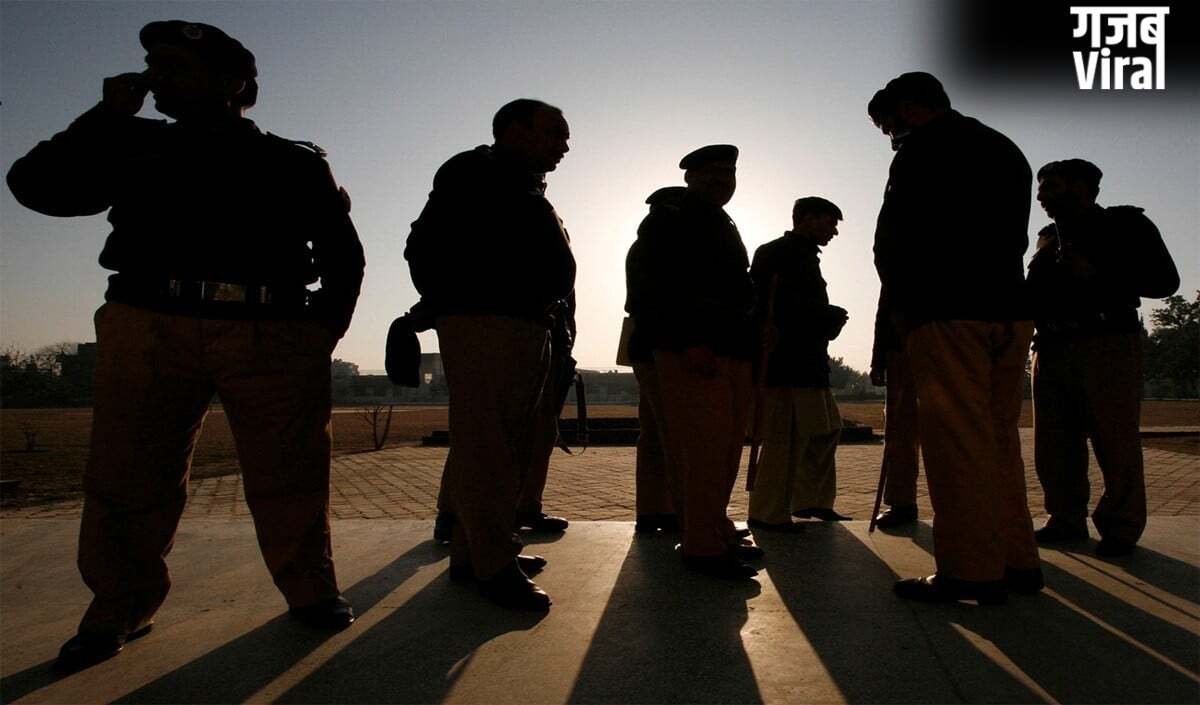 देर रात घरों में छापेमारी, Pakistan Army पर बलूच युवकों को उठाकर 'गायब' करने के नए आरोप लगे।