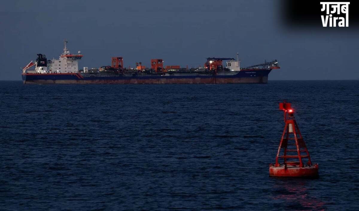 Hormuz Strait में फिर भड़की आग, Donald Trump के 'Project Freedom' से बढ़ा युद्ध का खतरा