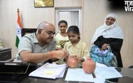 गुल्लक लूट की फरियाद सुन भावुक हुए कानपुर DM, अनोखा न्याय कर बच्ची को लौटाई मुस्कान