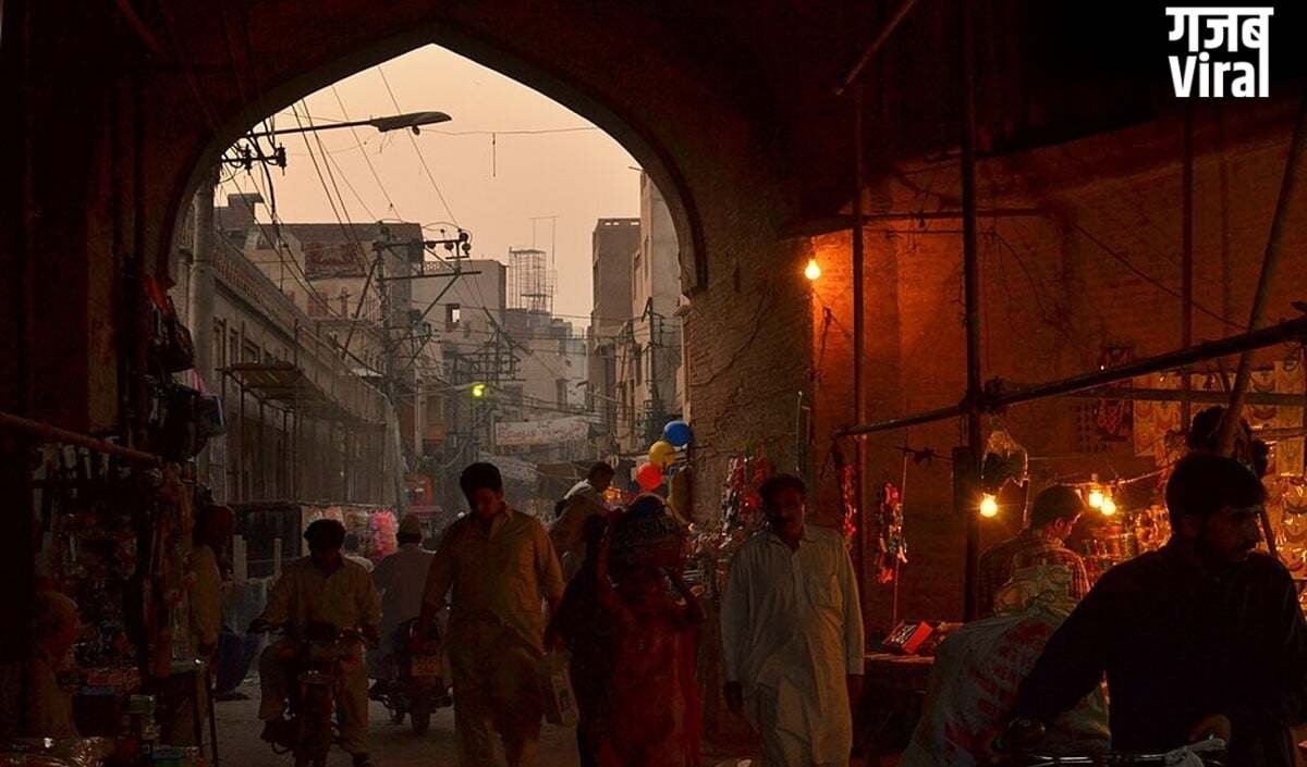 Prabhasakshi NewsRoom: कट्टरपंथियों के दबाव में झुकी Maryam Nawaz सरकार, Lahore की 'भारतीय पहचान' वापस लौटाने का काम ठंडे बस्ते में डाला​