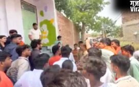 मथुरा में मानवता शर्मसार, नर्सरी की छात्रा ने स्कूल में की उल्टी तो मां से लगवाया पोछा​