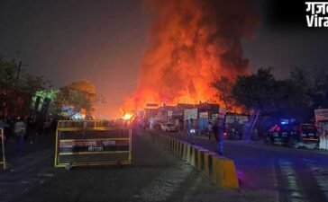 ग्रेटर नोएडा के शाहबेरी फर्नीचर मार्केट में भीषण आग, लाखों का सामान जलकर खाक; बुझाने में जुटी फायर ब्रिगेड​