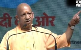 'जगह नहीं है तो संख्या कम कर लो', सड़क पर नमाज को लेकर बोले CM योगी​