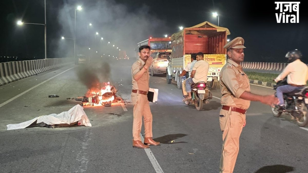 दिल्ली-लखनऊ हाईवे पर चलती बाइक बनी आग का गोला, युवक की जिंदा जलकर दर्दनाक मौत​