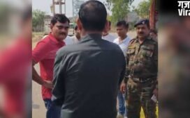 ‘बंदर जैसा दिमाग…’, उन्नाव में मंडी निदेशक ने सचिव को लगाई फटकार, जानें क्या है पूरा मामला
