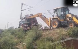 एक्सीडेंट कर के रेलवे ट्रैक पर 2 किलोमीटर दौड़ा दिया ट्रक, सिरफिरे ड्राइवर की करतूत सुनकर दंग रह जाएंगे​