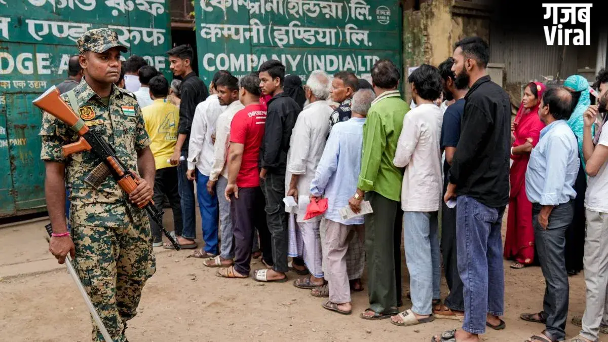 चुनाव आयोग का बड़ा एक्शन, पश्चिम बंगाल में 15 बूथों पर दोबारा मतदान जारी