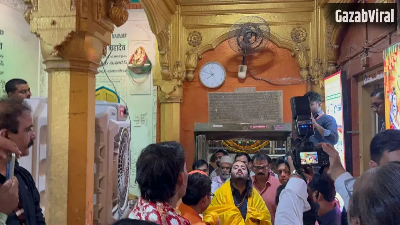 काशी पहुंचे Anant Ambani: विश्वनाथ मंदिर में दर्शन के बाद किया मां अन्नपूर्णा का विशेष कुमकुम पूजा​