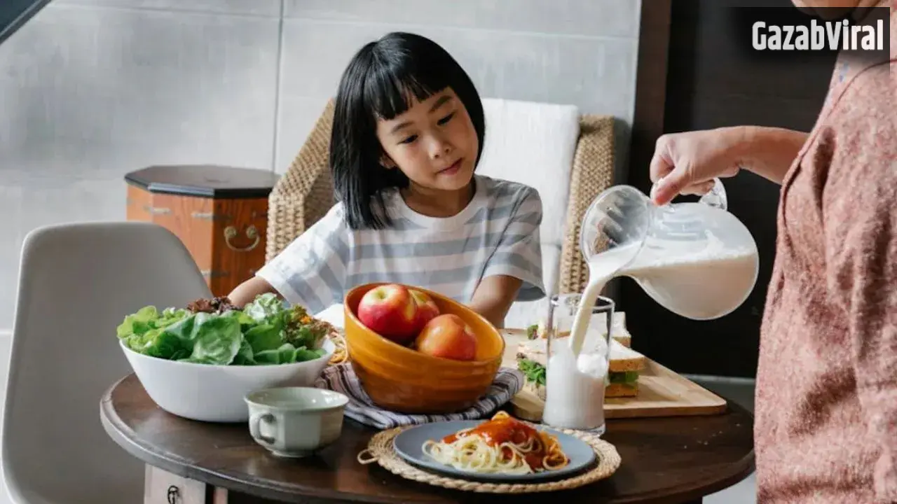Health Tips For Children: मानसून में बच्चों की डाइट पर रखें खास नजर, ये चीजें बन सकती हैं बीमारी की वजह​