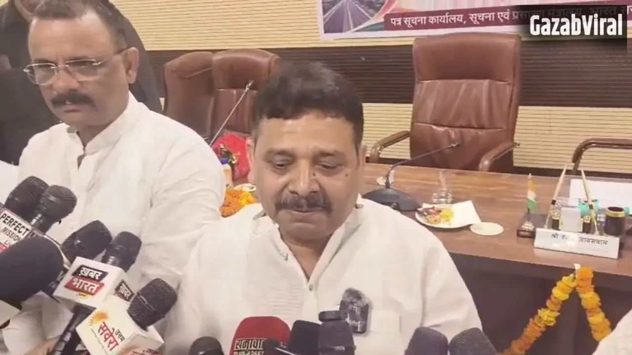Varanasi: पीआईबी की ‘वार्तालाप’ मीडिया कार्यशाला आयोजित, केंद्र सरकार के 12 वर्षों की उपलब्धियों पर हुआ संवाद​