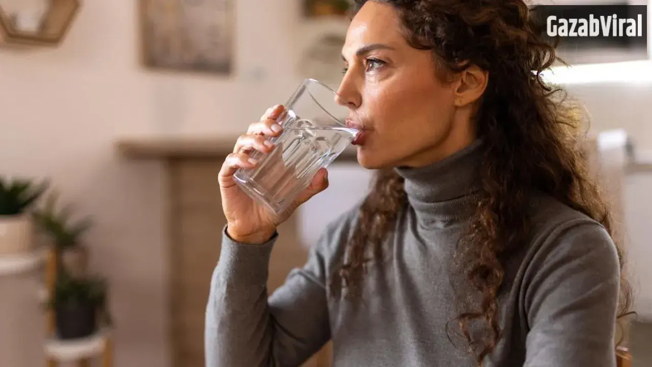 Hydration Signs: क्या आप पी रहे हैं पर्याप्त पानी? ये 6 संकेत बताएंगे शरीर में डिहाइड्रेशन के लक्षण