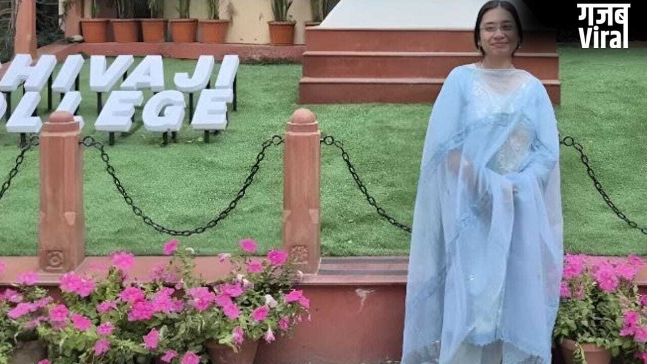 DU में पढ़ाती थीं इंग्लिश, पति से रहती थीं अलग, ऑनलाइन शॉपिंग की शौकीन… कौन थीं प्रोफेसर देबोस्मिता, जिनकी दिल्ली में हुई हत्या?​