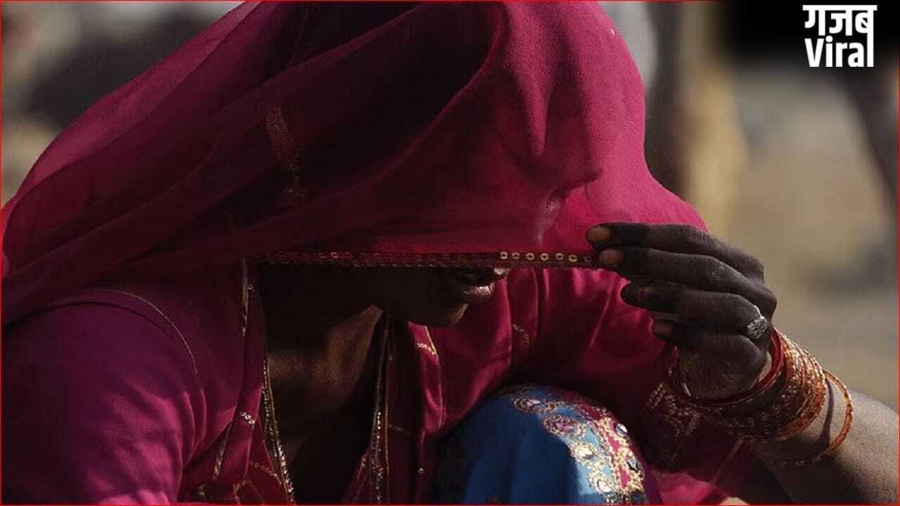 आधी रात को लौटा पति, पत्नी के हाथ में फोन देख बोला- किससे कर रही बात? फिर जान से ही मार डाला