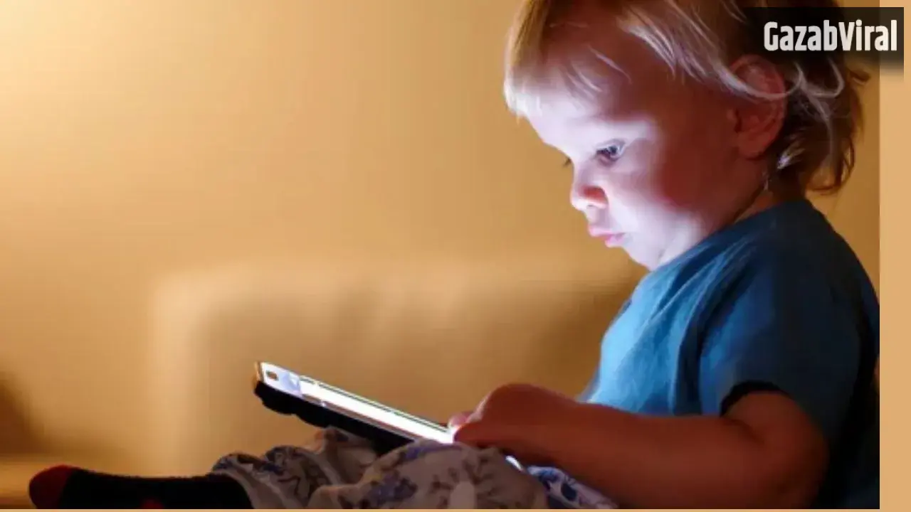 Mobile Phone Addiction In Children: क्या आपका बच्चा भी हर वक्त फोन में रहता है? जानें इसके गंभीर नुकसान