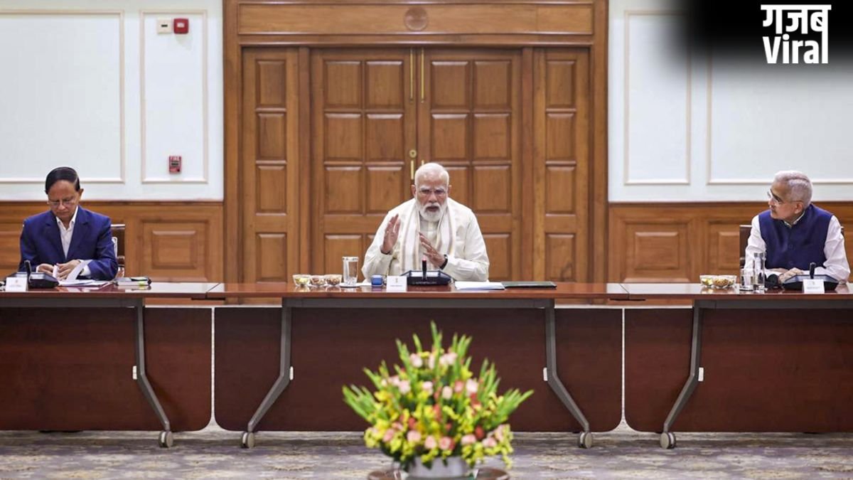पीएम मोदी ने EAC-PM के साथ की अहम मीटिंग, पश्चिम एशिया में जारी तनाव के बीच अर्थव्यवस्था को मजबूत करने पर हुई चर्चा