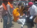 आगरा में स्वामी प्रसाद मौर्य के खिलाफ हिंदू महासभा का फूटा गुस्सा; पुतले को बांधकर ले गए मानसिक अस्पताल​