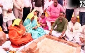 फतेहपुर: 750 करोड़ की परियोजना के भूमि पूजन में अव्यवस्था, माइक न मिलने पर भड़कीं राज्यमंत्री​