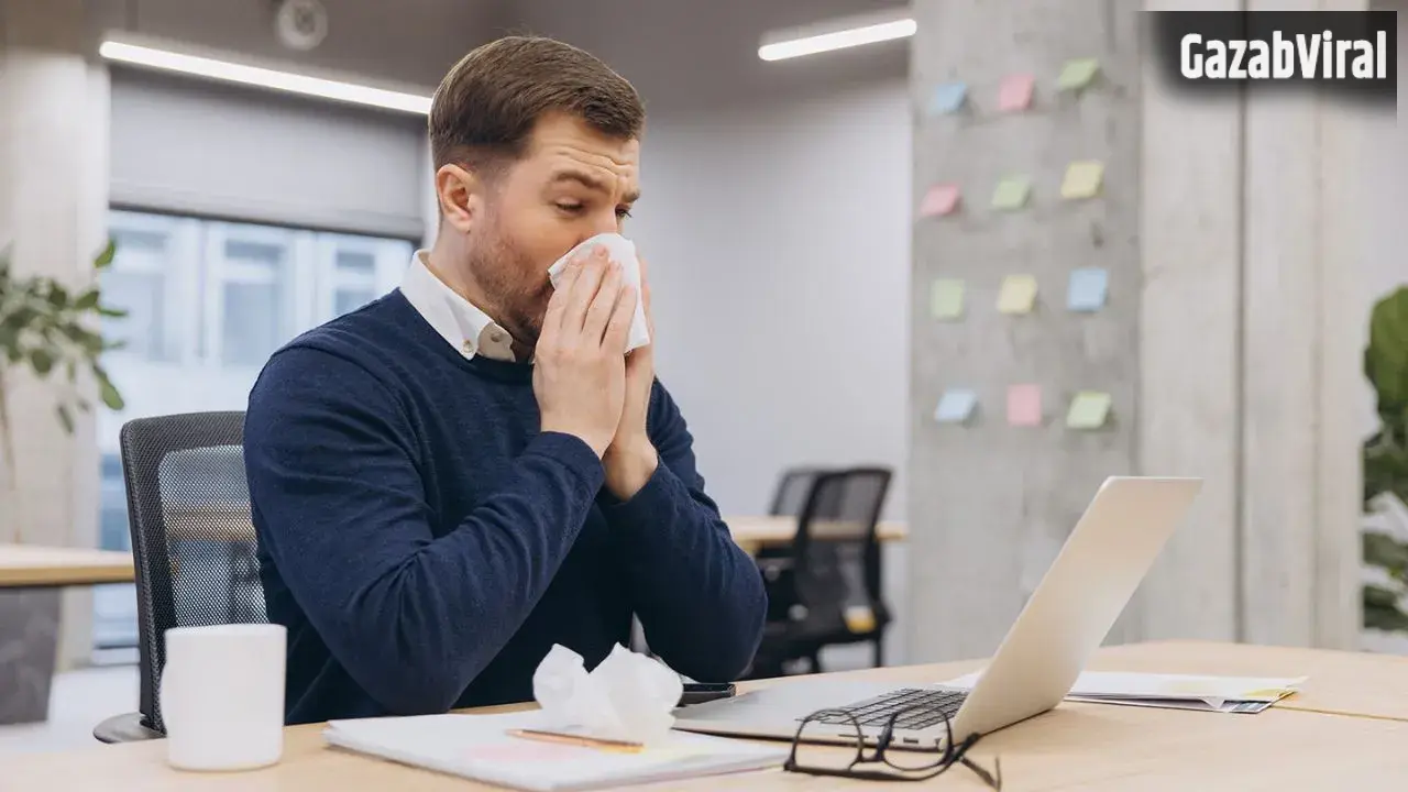 Monsoon Health Tips: मानसून में ऑफिस जाते हैं? ये छोटी-छोटी आदतें आपकी इम्यूनिटी को रखेंगी मजबूत
