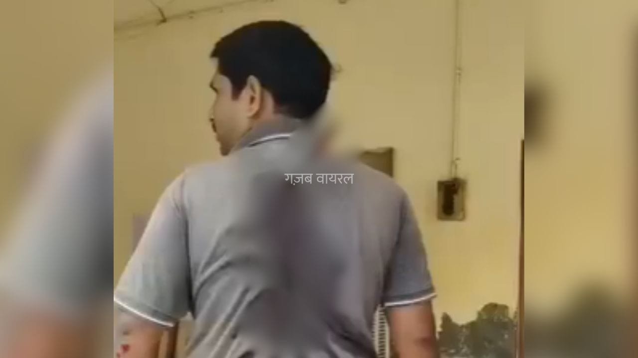 पीठ में धंसा था चाकू, फिर भी खुद थाने पहुंचा बलिया का युवक; बोला- ’15 दिन से नहीं हो रही कार्रवाई’​