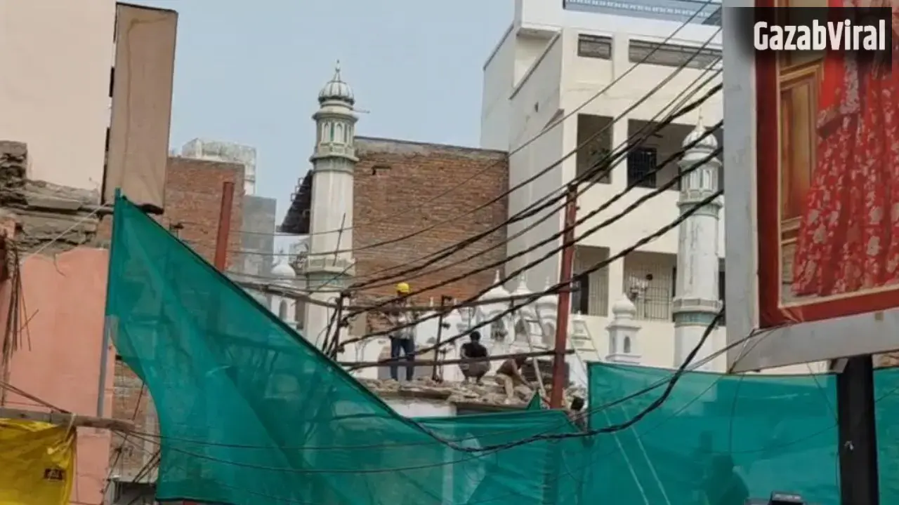दालमंडी चौड़ीकरण में बड़ा मोड़: 5 मस्जिदों पर ध्वस्तीकरण शुरू, करीमुल्ला बेग मस्जिद से अभियान की शुरुआत