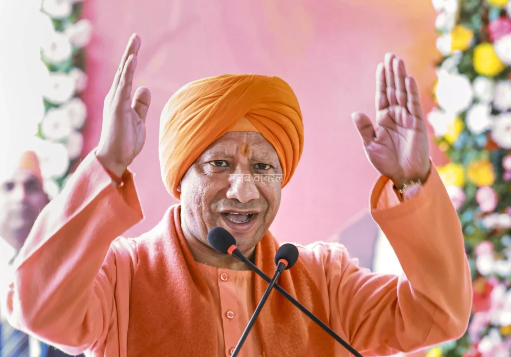 60 साल से​​​ अधिक उम्र की महिलाओं को आजीवन मुफ्त बस यात्रा, योगी सरकार का बड़ा तोहफा​​​