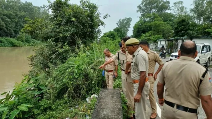 ​​​चलती कार में मां​​ का गला रेतकर बेटी ने प्रेमी संग रची खौफनाक साजिश! हत्या के बाद शव को नहर में फेंका, पूरी कहानी सामने आई तो पुलिस भी रह गई हैरान​​​​
