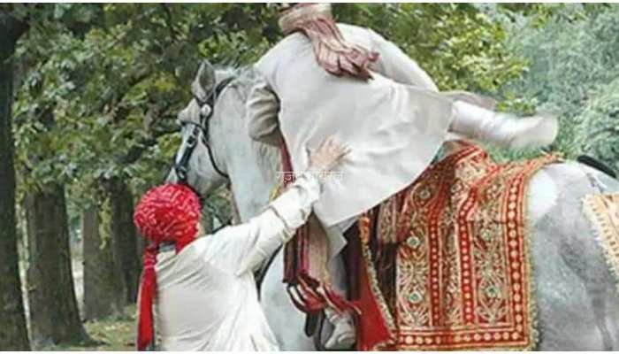 ​​सिंदूर लगाने जा रहे दूल्हे के मोबाइल पर अचानक आया ऐसा मैसेज देखते ही मंडप छोड़कर भाग निकला