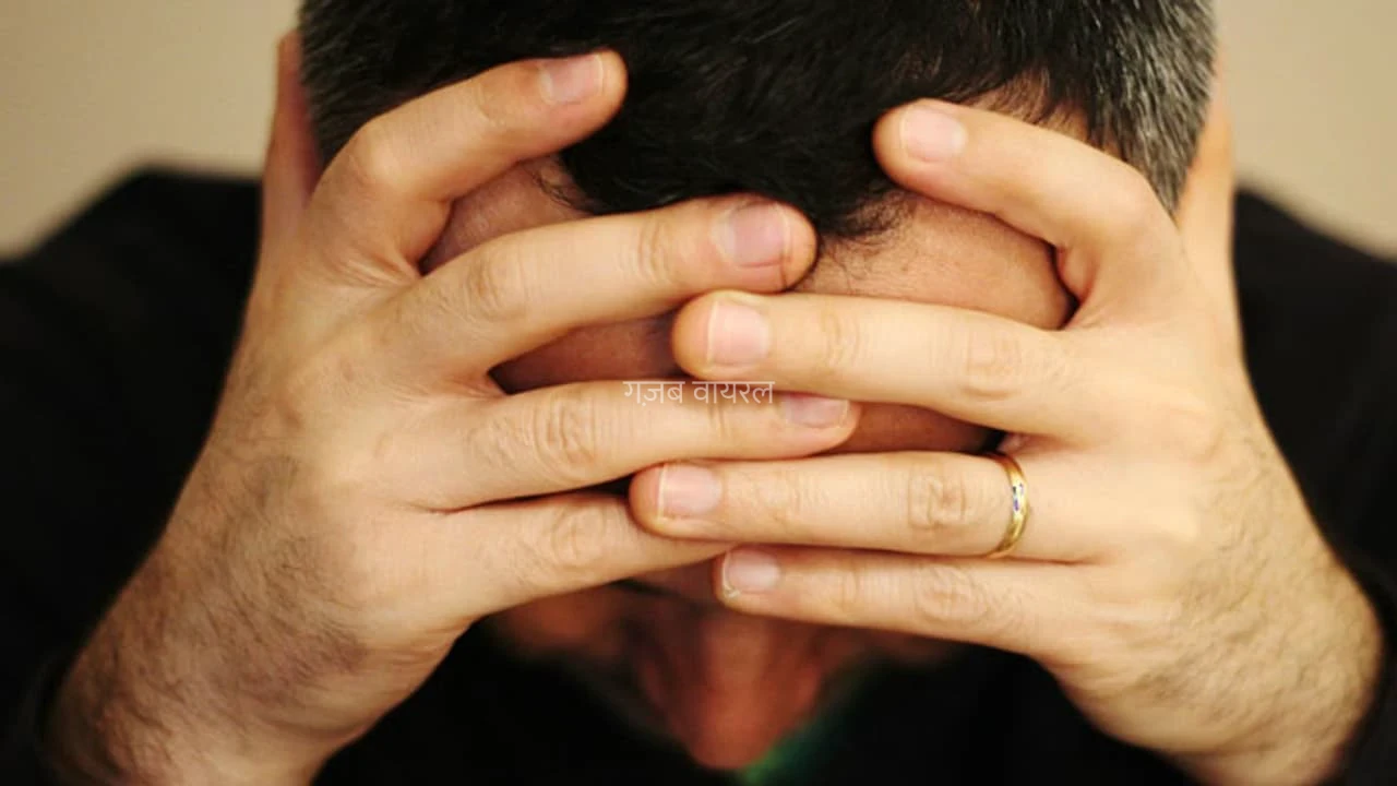 पिता की मौत के बाद खाता बंद कराने बैंक गए थे मां-बेटे, वहां जो पता चला उसे सुन हिल गए दोनों​​​