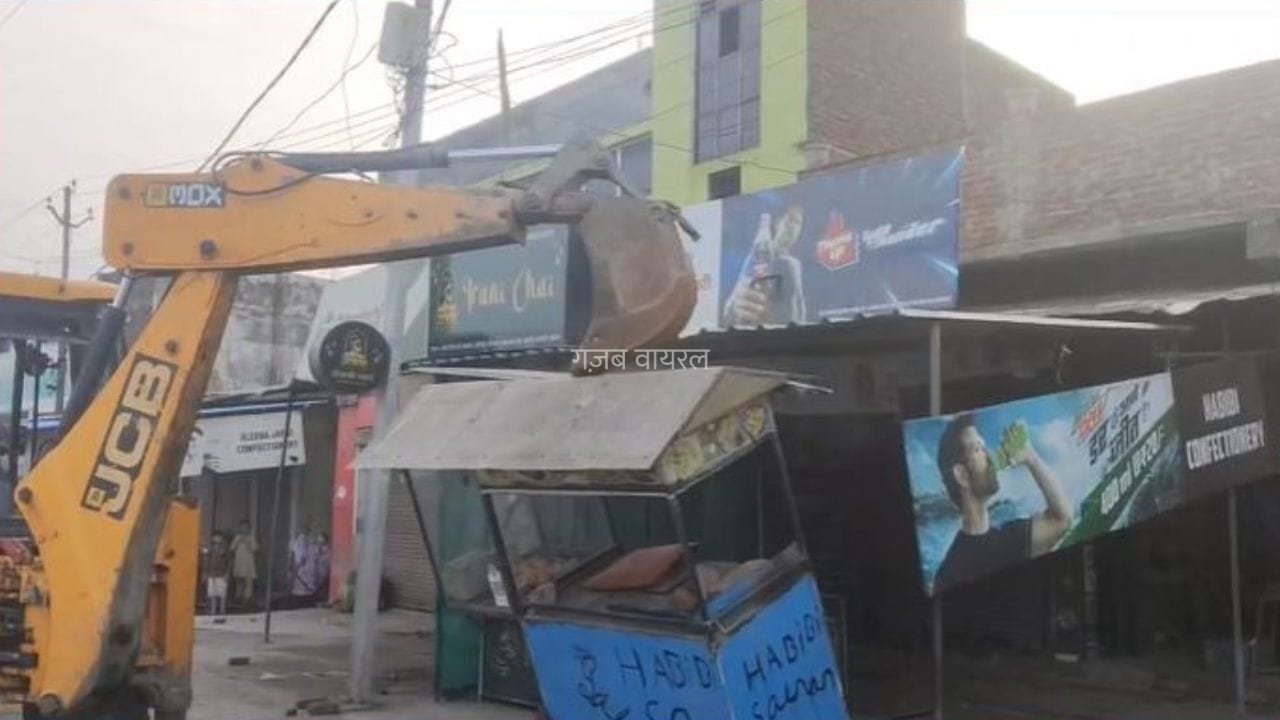 सावन में हाईवे पर बिक रही थी ‘नॉनवेज बिरयानी’, बरेली पुलिस ने चलाया बुलडोजर… दुकानदार गिरफ्तार​