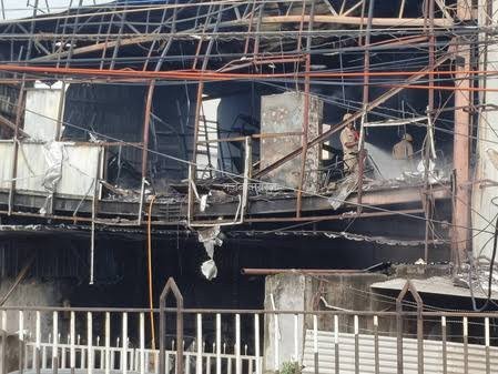 कोलकाता एयरपोर्ट के पास कार शोरूम में भीषण आग, 22 नई कारें जलकर खाक​