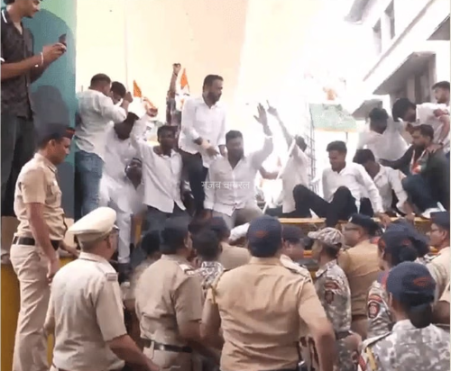 नागपुर में गडकरी के घर का घेराव करने पहुंचे कांग्रेसी,पुलिस ने हिरासत में लिया​
