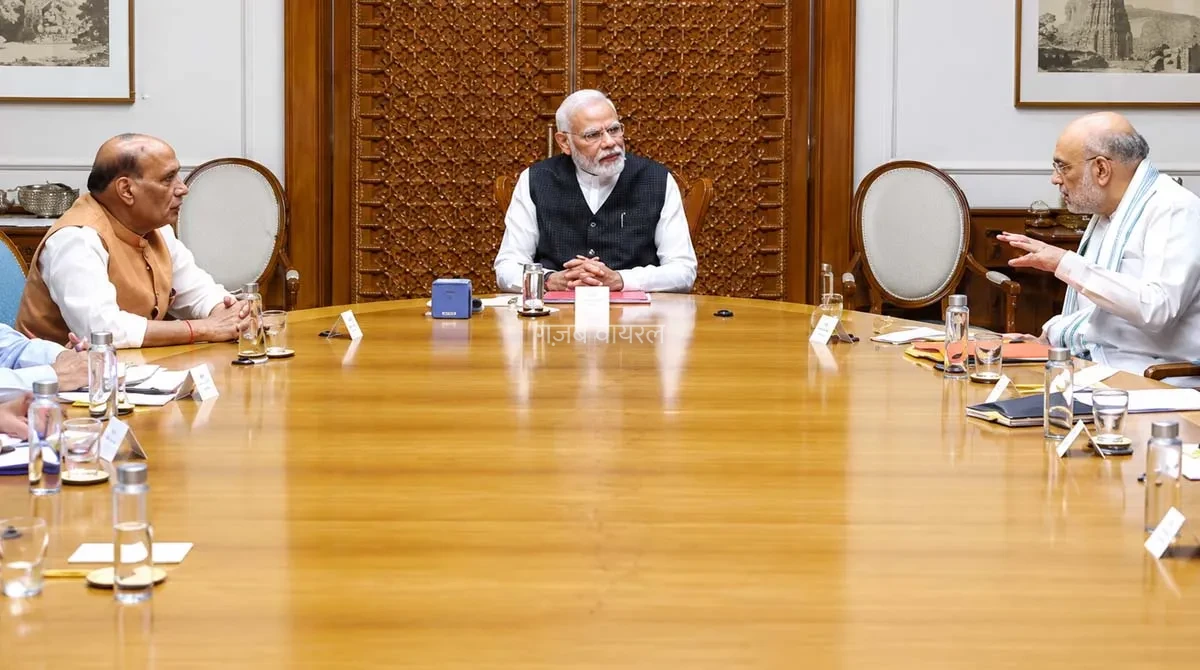 ​​​बैठक खत्म हुई तो मंत्रियों को थमाया गया सीलबंद लिफाफा! किसी को नहीं थी भनक, अब सामने आई अंदर की पूरी कहानी ने चौंकाया​​​​