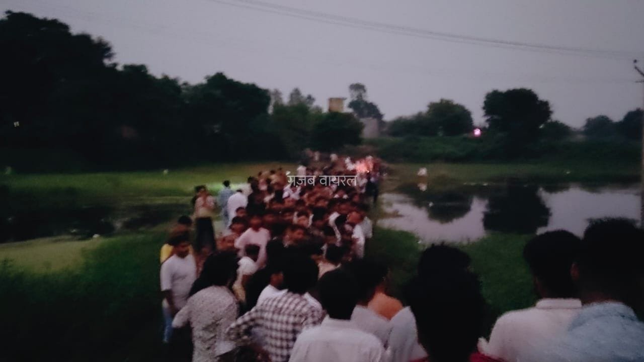 Moradabad News: रक्षाबंधन पर राखी बंधवाकर लौट रहा परिवार नदी में गिरा, महिला की मौत… 3 का रेस्क्यू​