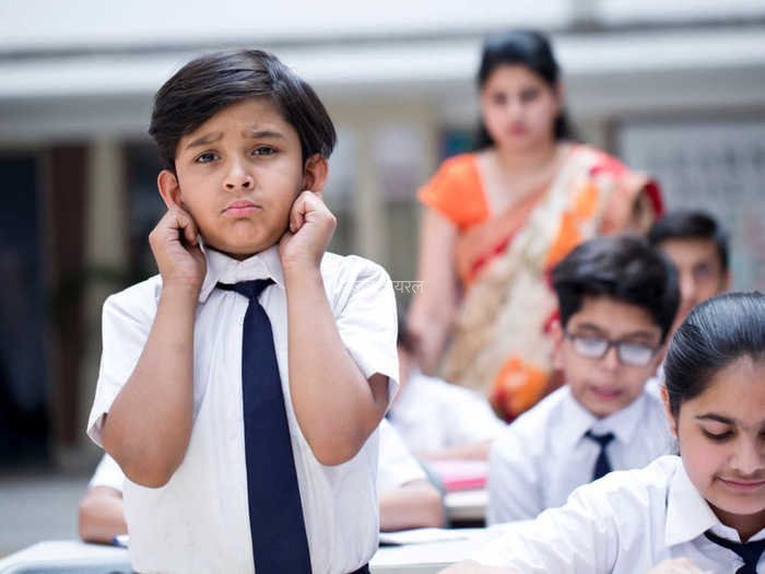 बच्चों को कान पकड़कर उठक-बैठक क्यों लगवाई जाती है? जाने इसके पीछे का वैज्ञानिक कारण