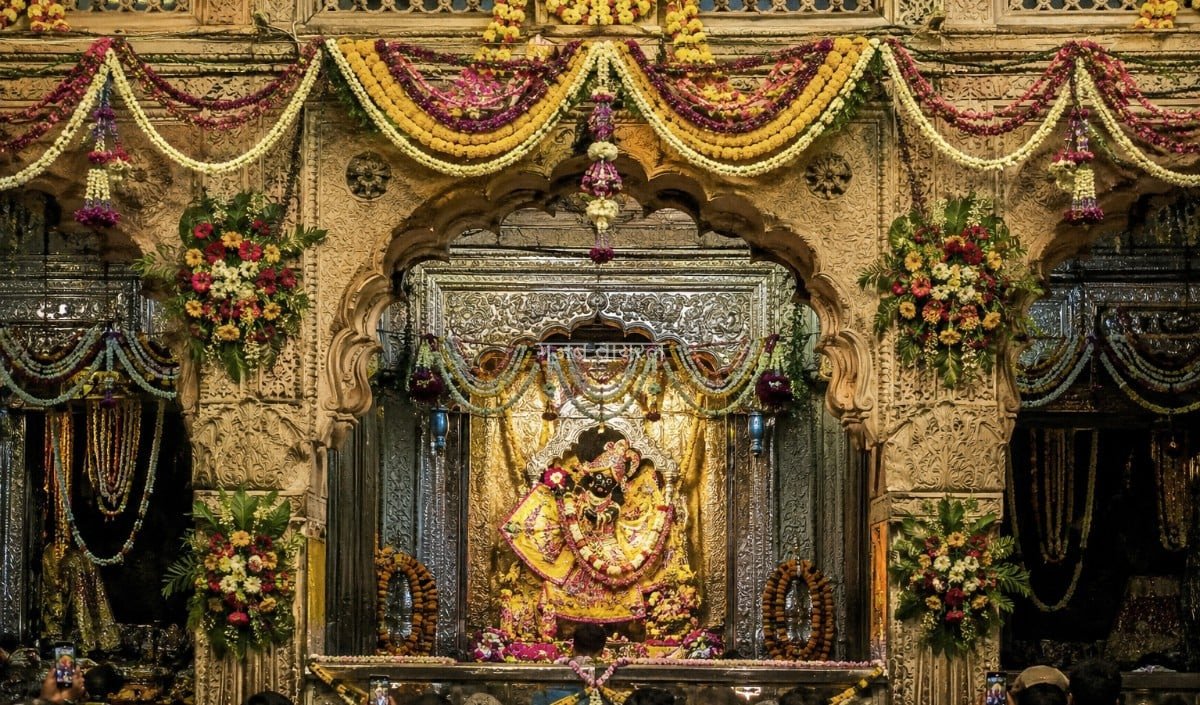 Banke Bihari Temple Mangla Aarti: जन्माष्टमी पर रात 1:45 बजे होंगे दर्शन, High Power Committee ने जारी किए Passes​