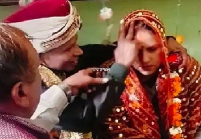 The-woman-whom-a-retired-man-married-to-get-rid-of-loneliness-in-life-ran-away-with-cash-and-jewellery-the-very-next-day